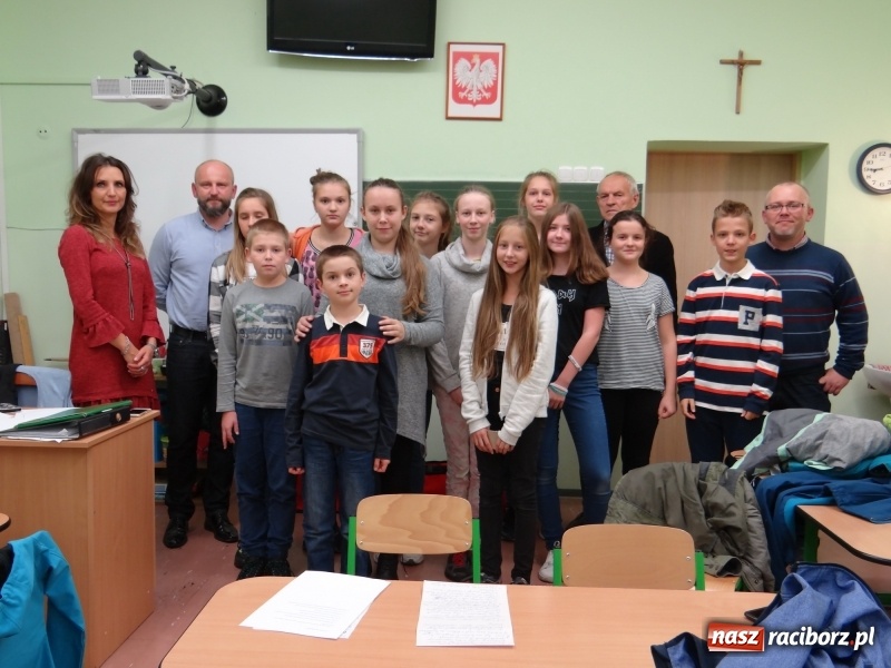 Zdjęcie w galerii na portalu naszraciborz.pl: Powstaje film o Brzeziu. Premiera już 26 października w Strzesze wiadomości z regionu