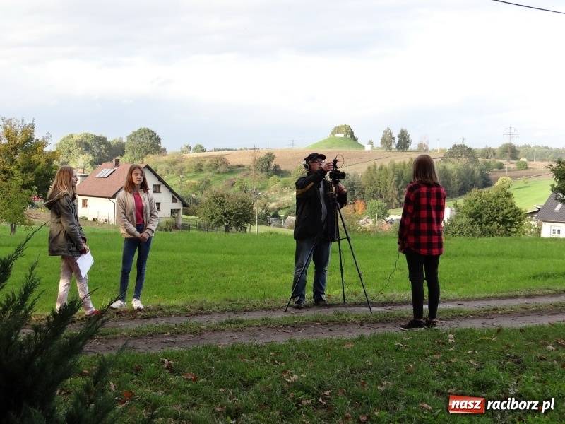 Zdjęcie w galerii na portalu naszraciborz.pl: Powstaje film o Brzeziu. Premiera już 26 października w Strzesze wiadomości z regionu