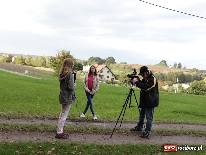 Zdjęcie w galerii na portalu naszraciborz.pl: Powstaje film o Brzeziu. Premiera już 26 października w Strzesze wiadomości z regionu