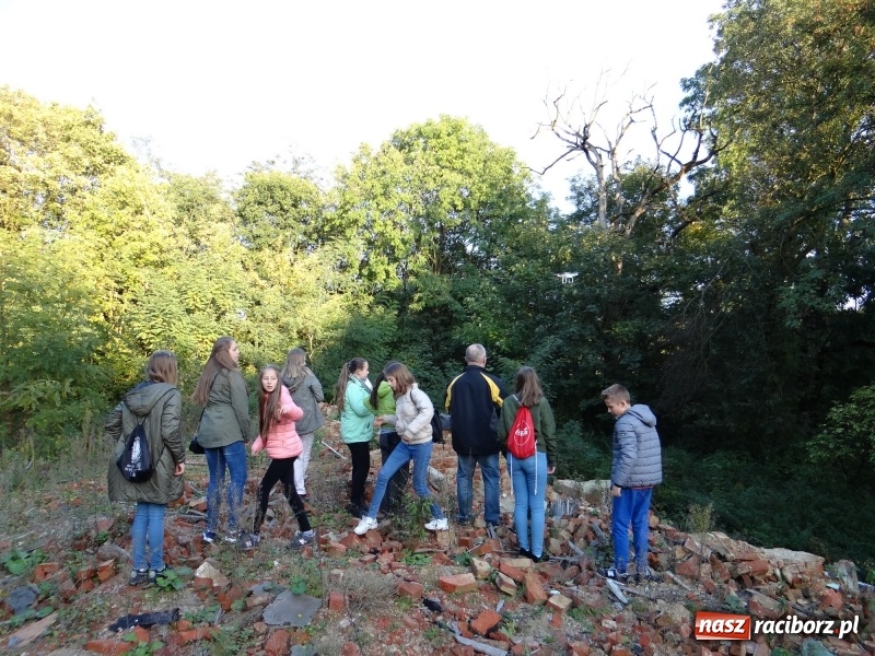 Zdjęcie w galerii na portalu naszraciborz.pl: Powstaje film o Brzeziu. Premiera już 26 października w Strzesze wiadomości z regionu