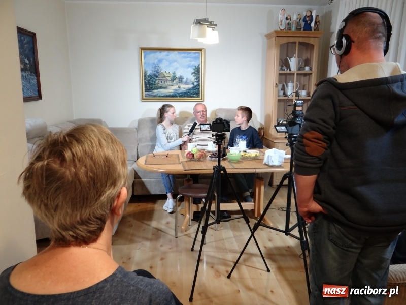 Zdjęcie w galerii na portalu naszraciborz.pl: Powstaje film o Brzeziu. Premiera już 26 października w Strzesze wiadomości z regionu