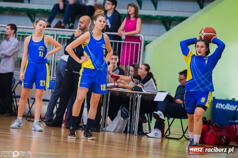 Zdjęcie w galerii na portalu naszraciborz.pl: Koszykarki RKK AZS nie dały rady Basketowi Piekary Śląskie wiadomości z regionu