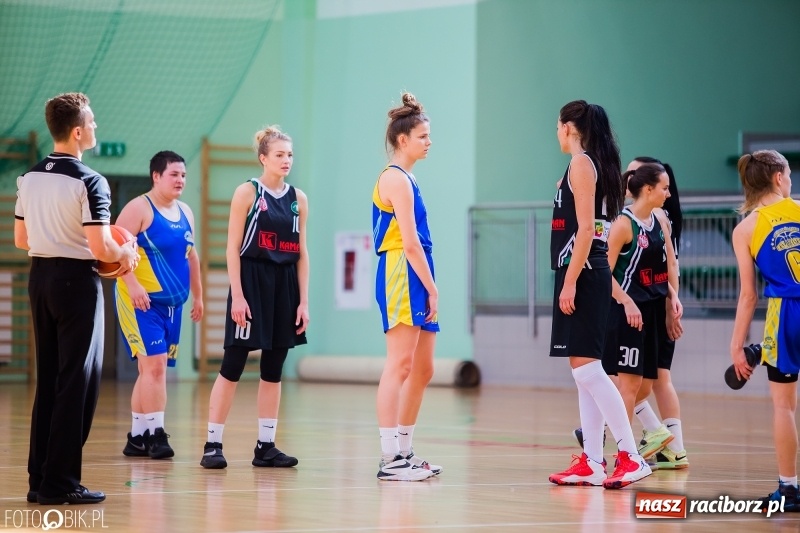 Zdjęcie w galerii na portalu naszraciborz.pl: Koszykarki RKK AZS nie dały rady Basketowi Piekary Śląskie wiadomości z regionu