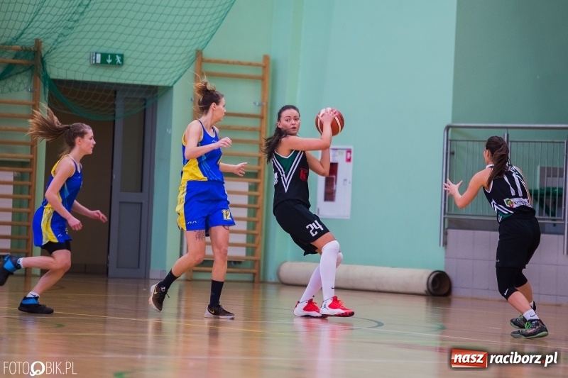 Zdjęcie w galerii na portalu naszraciborz.pl: Koszykarki RKK AZS nie dały rady Basketowi Piekary Śląskie wiadomości z regionu