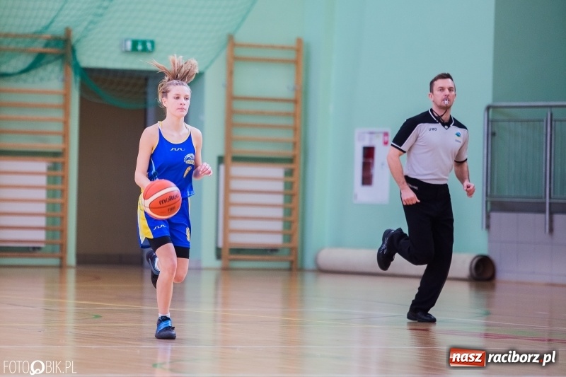 Zdjęcie w galerii na portalu naszraciborz.pl: Koszykarki RKK AZS nie dały rady Basketowi Piekary Śląskie wiadomości z regionu