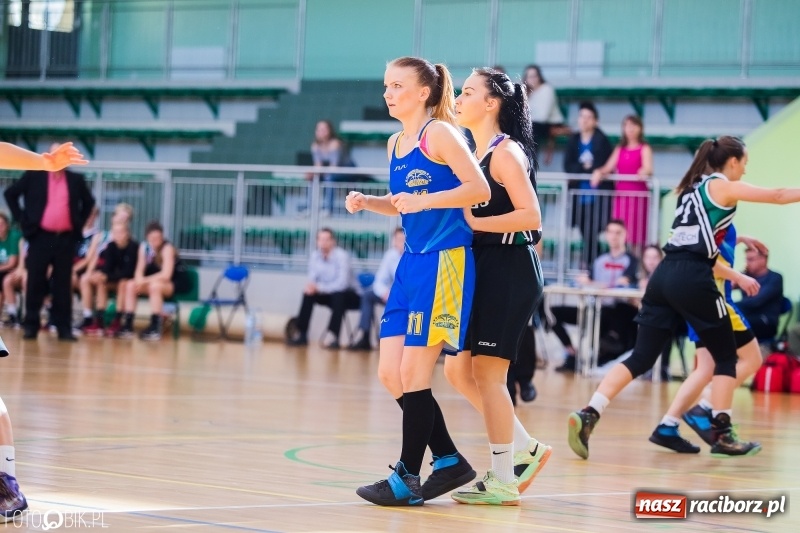 Zdjęcie w galerii na portalu naszraciborz.pl: Koszykarki RKK AZS nie dały rady Basketowi Piekary Śląskie wiadomości z regionu