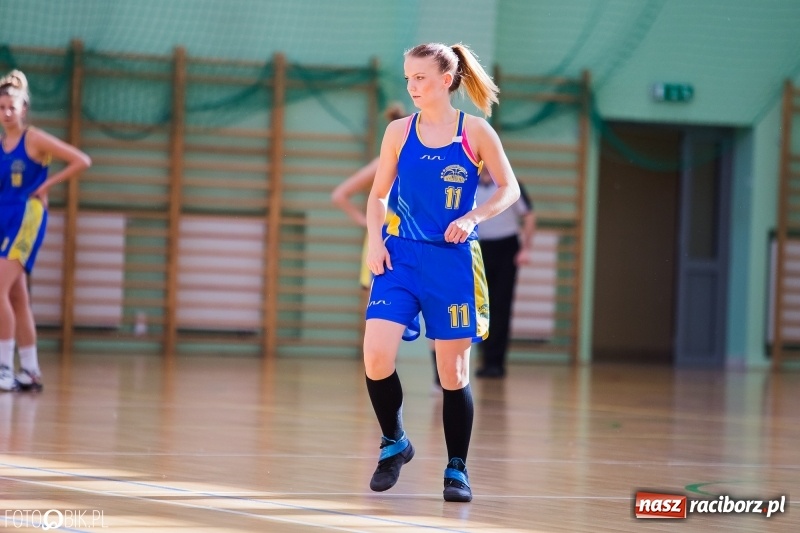 Zdjęcie w galerii na portalu naszraciborz.pl: Koszykarki RKK AZS nie dały rady Basketowi Piekary Śląskie wiadomości z regionu