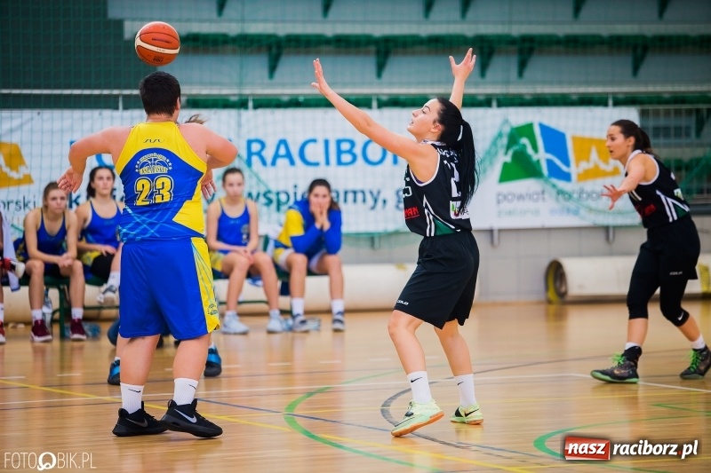 Zdjęcie w galerii na portalu naszraciborz.pl: Koszykarki RKK AZS nie dały rady Basketowi Piekary Śląskie wiadomości z regionu