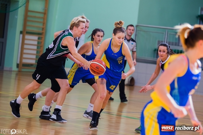 Zdjęcie w galerii na portalu naszraciborz.pl: Koszykarki RKK AZS nie dały rady Basketowi Piekary Śląskie wiadomości z regionu