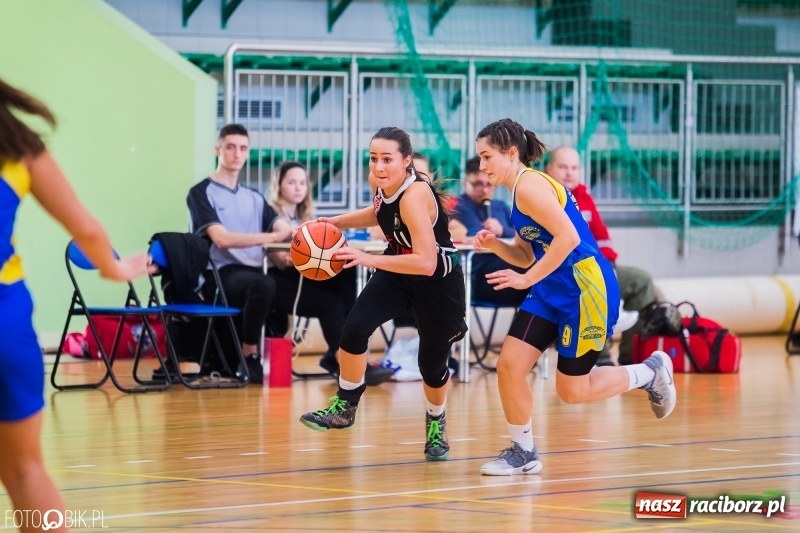 Zdjęcie w galerii na portalu naszraciborz.pl: Koszykarki RKK AZS nie dały rady Basketowi Piekary Śląskie wiadomości z regionu