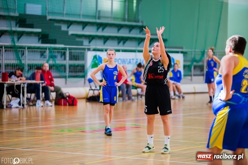 Zdjęcie w galerii na portalu naszraciborz.pl: Koszykarki RKK AZS nie dały rady Basketowi Piekary Śląskie wiadomości z regionu