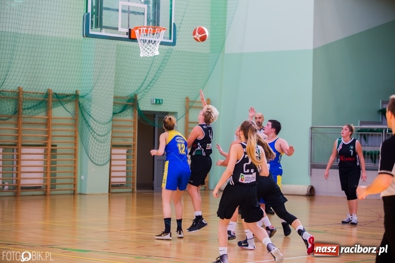Zdjęcie w galerii na portalu naszraciborz.pl: Koszykarki RKK AZS nie dały rady Basketowi Piekary Śląskie wiadomości z regionu