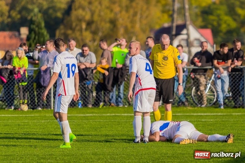 Zdjęcie w galerii na portalu naszraciborz.pl: Gminne derby dla Borucina. Kibice obejrzeli aż osiem bramek wiadomości z regionu