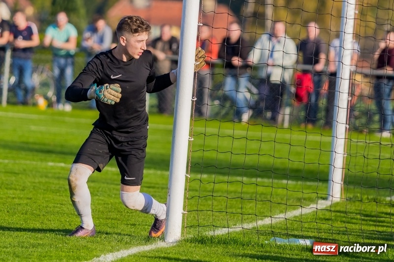 Zdjęcie w galerii na portalu naszraciborz.pl: Gminne derby dla Borucina. Kibice obejrzeli aż osiem bramek wiadomości z regionu