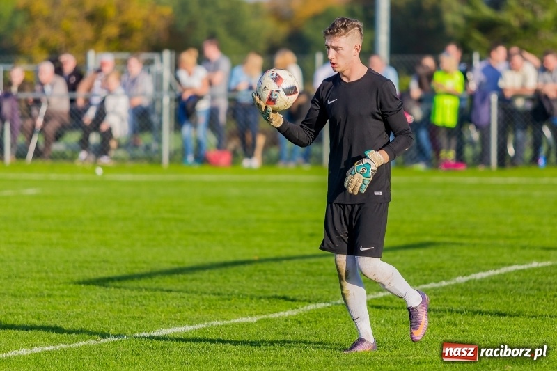 Zdjęcie w galerii na portalu naszraciborz.pl: Gminne derby dla Borucina. Kibice obejrzeli aż osiem bramek wiadomości z regionu