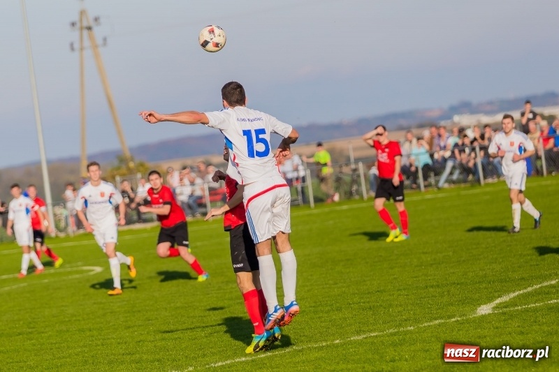 Zdjęcie w galerii na portalu naszraciborz.pl: Gminne derby dla Borucina. Kibice obejrzeli aż osiem bramek wiadomości z regionu