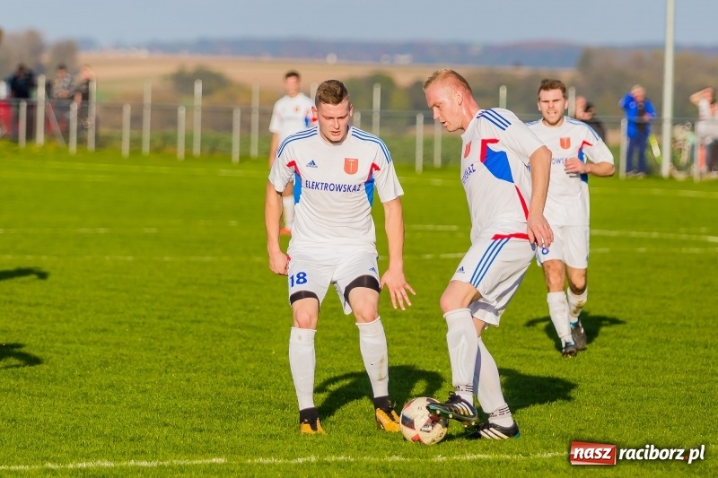 Zdjęcie w galerii na portalu naszraciborz.pl: Gminne derby dla Borucina. Kibice obejrzeli aż osiem bramek wiadomości z regionu