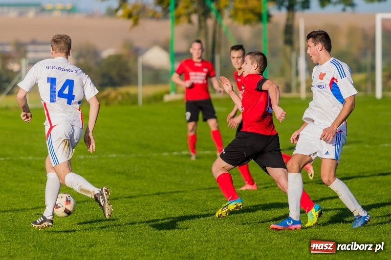 Zdjęcie w galerii na portalu naszraciborz.pl: Gminne derby dla Borucina. Kibice obejrzeli aż osiem bramek wiadomości z regionu