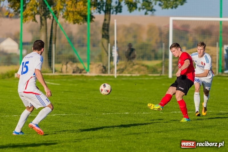 Zdjęcie w galerii na portalu naszraciborz.pl: Gminne derby dla Borucina. Kibice obejrzeli aż osiem bramek wiadomości z regionu