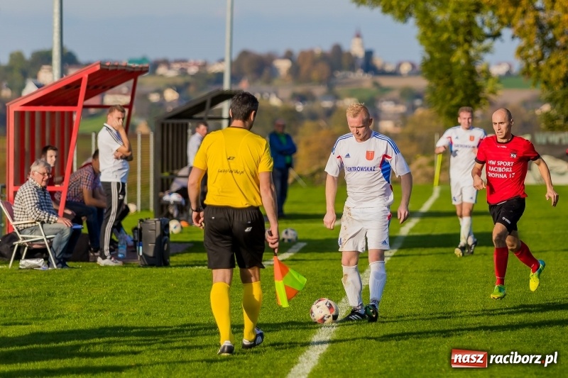 Zdjęcie w galerii na portalu naszraciborz.pl: Gminne derby dla Borucina. Kibice obejrzeli aż osiem bramek wiadomości z regionu