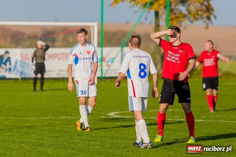 Zdjęcie w galerii na portalu naszraciborz.pl: Gminne derby dla Borucina. Kibice obejrzeli aż osiem bramek wiadomości z regionu