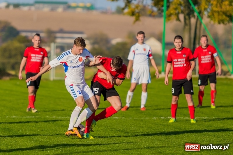 Zdjęcie w galerii na portalu naszraciborz.pl: Gminne derby dla Borucina. Kibice obejrzeli aż osiem bramek wiadomości z regionu