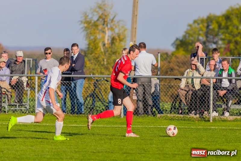 Zdjęcie w galerii na portalu naszraciborz.pl: Gminne derby dla Borucina. Kibice obejrzeli aż osiem bramek wiadomości z regionu