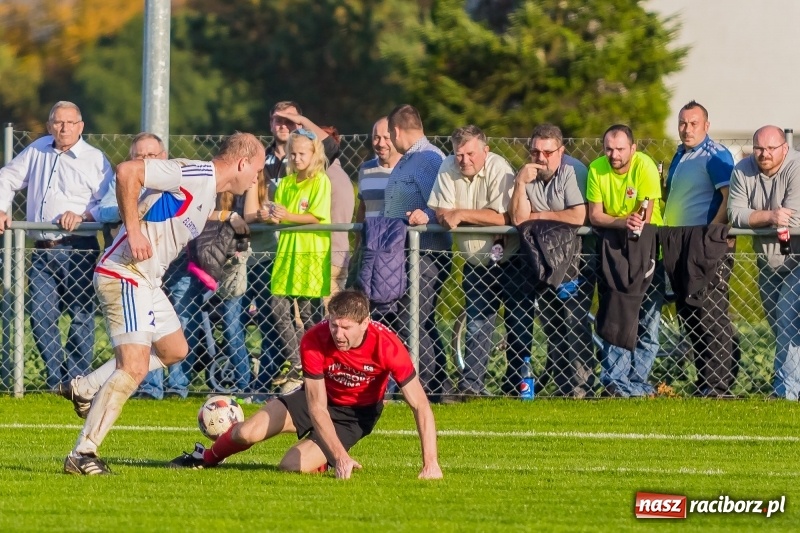 Zdjęcie w galerii na portalu naszraciborz.pl: Gminne derby dla Borucina. Kibice obejrzeli aż osiem bramek wiadomości z regionu