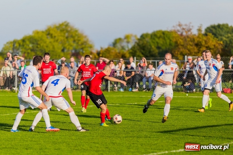 Zdjęcie w galerii na portalu naszraciborz.pl: Gminne derby dla Borucina. Kibice obejrzeli aż osiem bramek wiadomości z regionu