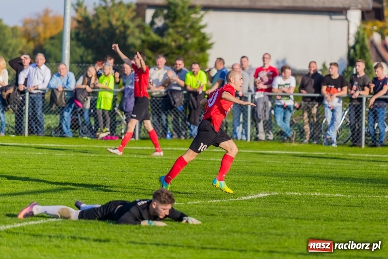 Zdjęcie w galerii na portalu naszraciborz.pl: Gminne derby dla Borucina. Kibice obejrzeli aż osiem bramek wiadomości z regionu