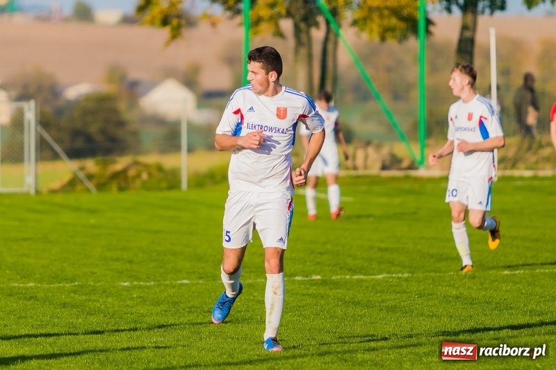 Zdjęcie w galerii na portalu naszraciborz.pl: Gminne derby dla Borucina. Kibice obejrzeli aż osiem bramek wiadomości z regionu