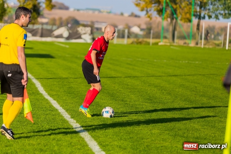 Zdjęcie w galerii na portalu naszraciborz.pl: Gminne derby dla Borucina. Kibice obejrzeli aż osiem bramek wiadomości z regionu