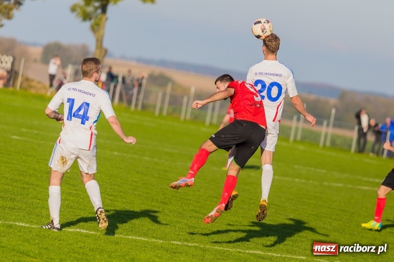 Zdjęcie w galerii na portalu naszraciborz.pl: Gminne derby dla Borucina. Kibice obejrzeli aż osiem bramek wiadomości z regionu