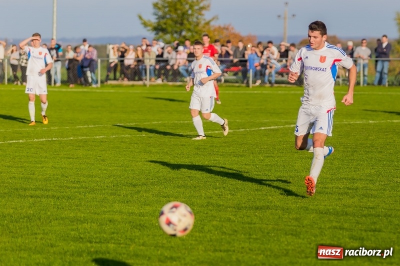 Zdjęcie w galerii na portalu naszraciborz.pl: Gminne derby dla Borucina. Kibice obejrzeli aż osiem bramek wiadomości z regionu