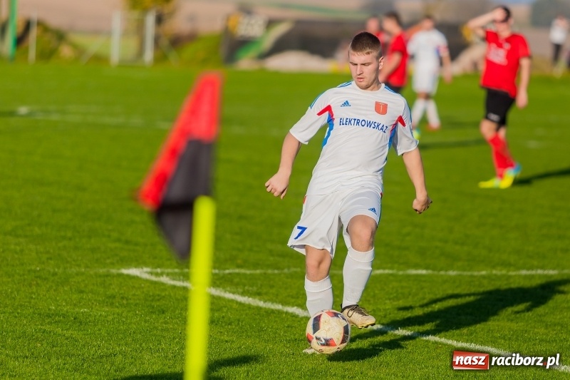 Zdjęcie w galerii na portalu naszraciborz.pl: Gminne derby dla Borucina. Kibice obejrzeli aż osiem bramek wiadomości z regionu
