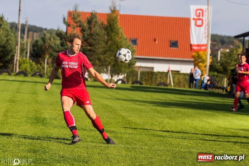 Zdjęcie w galerii na portalu naszraciborz.pl: Gorzyce lepsze od Płomienia. Czarni liderem raciborskiej A klasy wiadomości z regionu