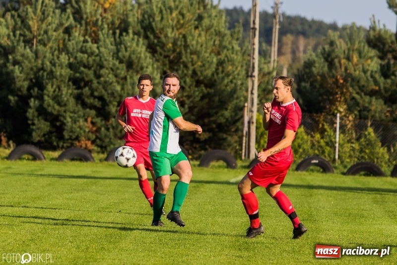 Zdjęcie w galerii na portalu naszraciborz.pl: Gorzyce lepsze od Płomienia. Czarni liderem raciborskiej A klasy wiadomości z regionu