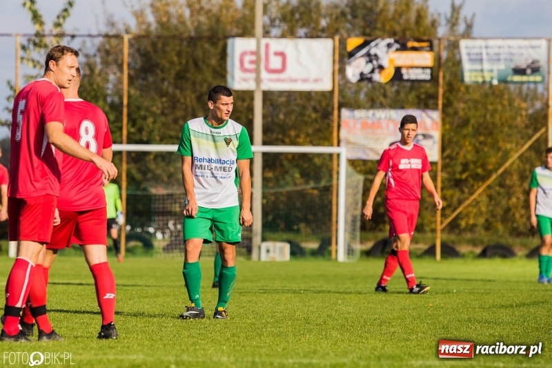 Zdjęcie w galerii na portalu naszraciborz.pl: Gorzyce lepsze od Płomienia. Czarni liderem raciborskiej A klasy wiadomości z regionu
