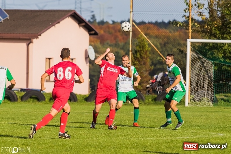 Zdjęcie w galerii na portalu naszraciborz.pl: Gorzyce lepsze od Płomienia. Czarni liderem raciborskiej A klasy wiadomości z regionu
