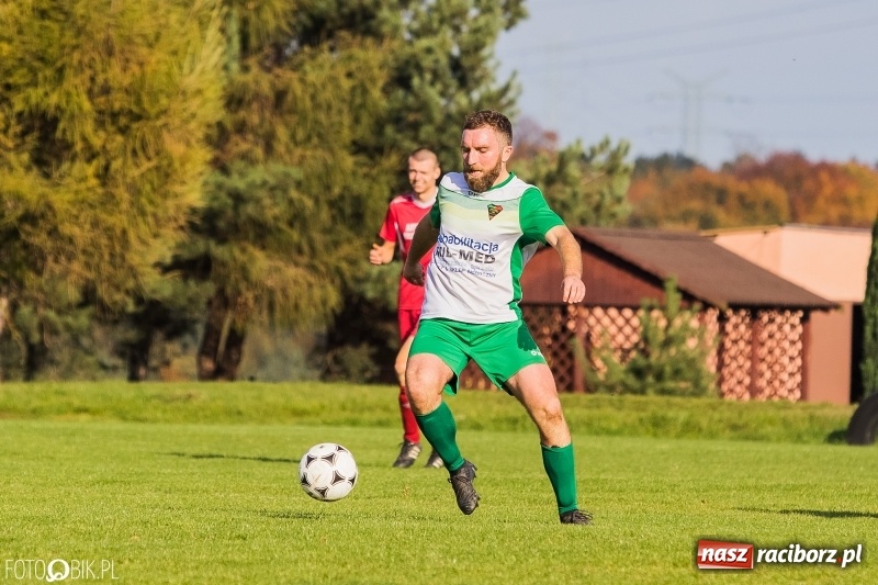 Zdjęcie w galerii na portalu naszraciborz.pl: Gorzyce lepsze od Płomienia. Czarni liderem raciborskiej A klasy wiadomości z regionu