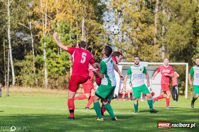 Zdjęcie w galerii na portalu naszraciborz.pl: Gorzyce lepsze od Płomienia. Czarni liderem raciborskiej A klasy wiadomości z regionu