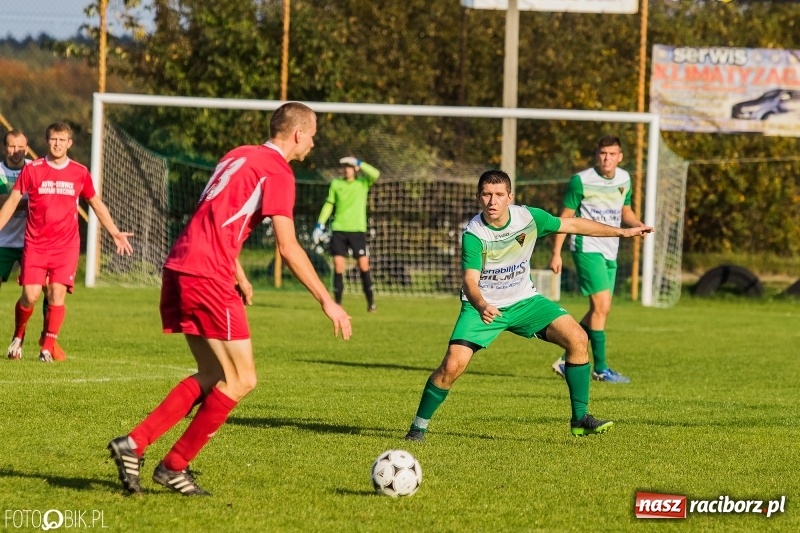 Zdjęcie w galerii na portalu naszraciborz.pl: Gorzyce lepsze od Płomienia. Czarni liderem raciborskiej A klasy wiadomości z regionu