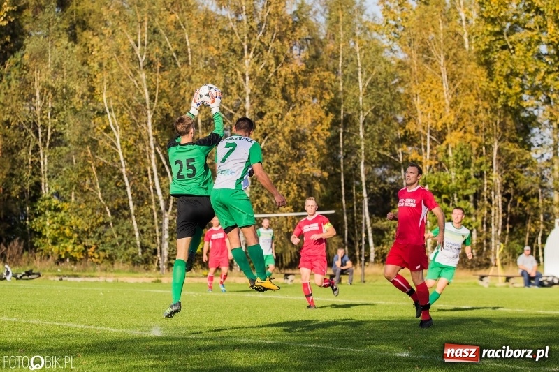 Zdjęcie w galerii na portalu naszraciborz.pl: Gorzyce lepsze od Płomienia. Czarni liderem raciborskiej A klasy wiadomości z regionu