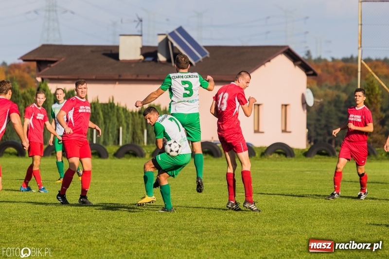 Zdjęcie w galerii na portalu naszraciborz.pl: Gorzyce lepsze od Płomienia. Czarni liderem raciborskiej A klasy wiadomości z regionu