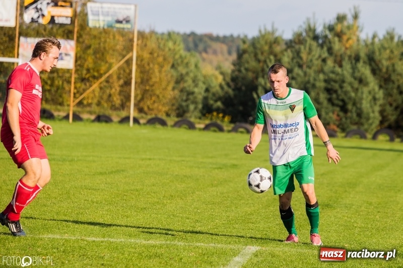 Zdjęcie w galerii na portalu naszraciborz.pl: Gorzyce lepsze od Płomienia. Czarni liderem raciborskiej A klasy wiadomości z regionu