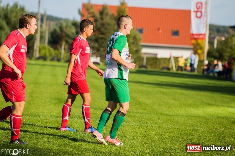 Zdjęcie w galerii na portalu naszraciborz.pl: Gorzyce lepsze od Płomienia. Czarni liderem raciborskiej A klasy wiadomości z regionu