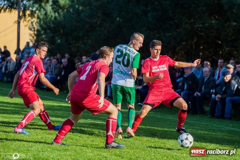 Zdjęcie w galerii na portalu naszraciborz.pl: Gorzyce lepsze od Płomienia. Czarni liderem raciborskiej A klasy wiadomości z regionu
