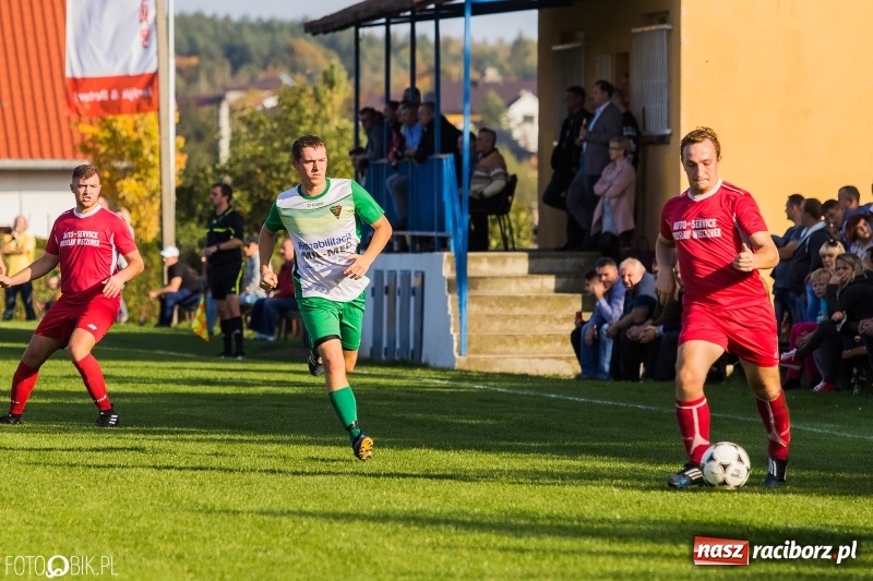 Zdjęcie w galerii na portalu naszraciborz.pl: Gorzyce lepsze od Płomienia. Czarni liderem raciborskiej A klasy wiadomości z regionu
