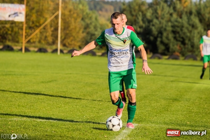 Zdjęcie w galerii na portalu naszraciborz.pl: Gorzyce lepsze od Płomienia. Czarni liderem raciborskiej A klasy wiadomości z regionu