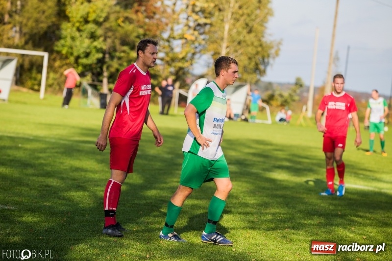 Zdjęcie w galerii na portalu naszraciborz.pl: Gorzyce lepsze od Płomienia. Czarni liderem raciborskiej A klasy wiadomości z regionu